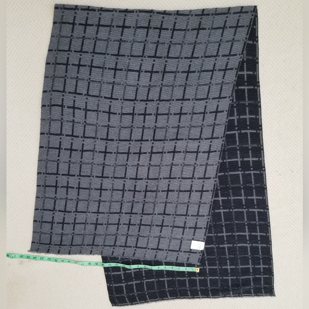 NWOT 14th & Union Unisex Rectangle Grey/Charcoal/taupe Windowpane Scarf.